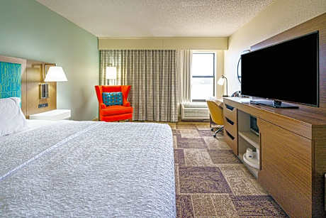 1 King Mobility/hearing Acc Ri Shower Nosmok Vis Fire Alarm/door/phn Alrt/50-inch Hdtv Microwave/fri