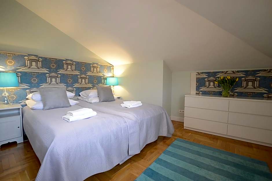 Crystal Suites Chez Helena