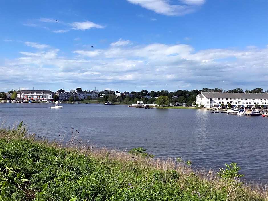 Ariel Broadway Hotel