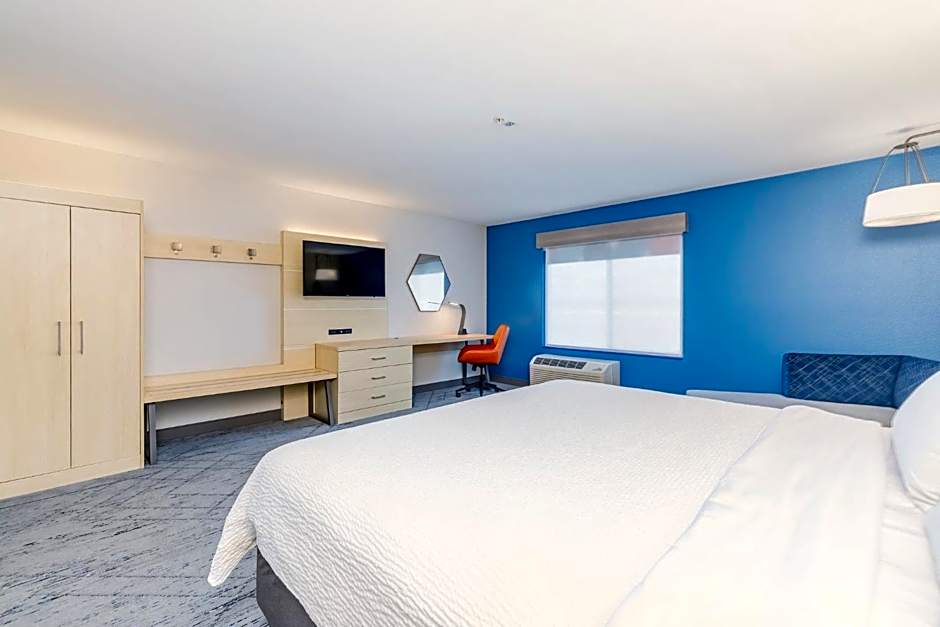 Holiday Inn Express and Suites Medford By IHG