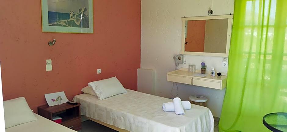 Cleo Rooms 250m from the beach