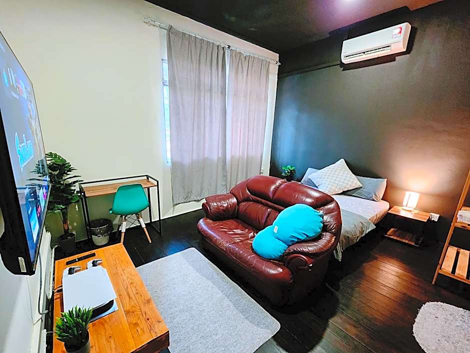 Upspot Kuching Waterfront Premium Hostel