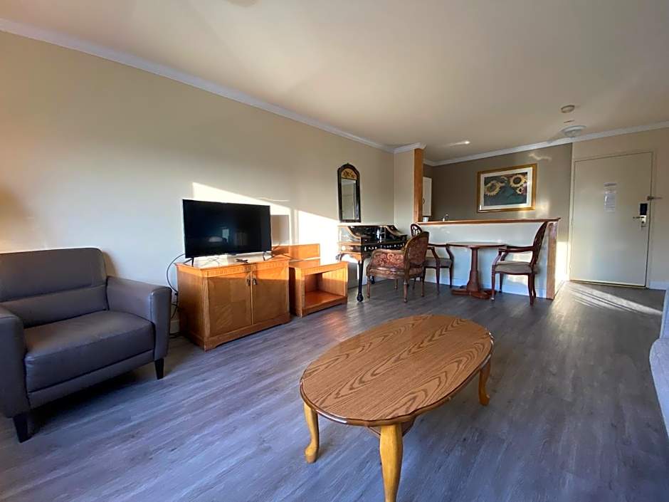 Ramada by Wyndham Los Angeles/Wilshire Center