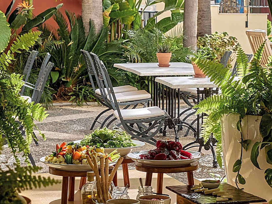 Grecotel Plaza Beach House