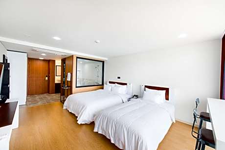 Deluxe Twin Room with Sea View