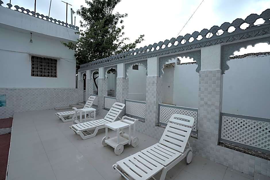 Devendragarh - A Boutique Lake Facing Guest House On Lake Fateh Sagar