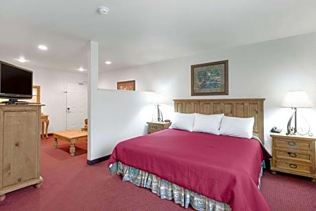 Superior King Suite - Non-Smoking