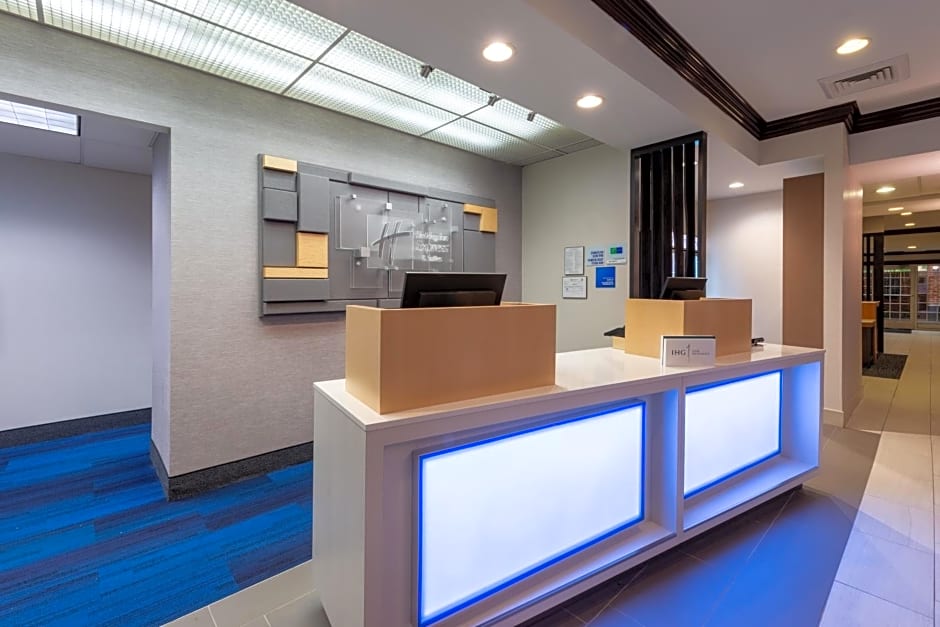 Holiday Inn Express State College at Williamsburg Square By IHG