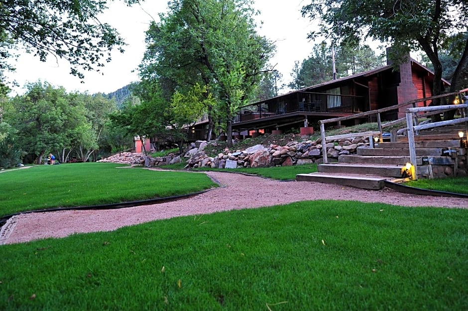 Kohl's Ranch Lodge