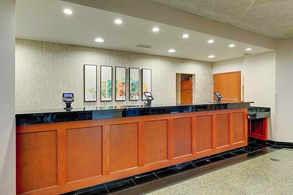 Drury Inn & Suites Birmingham Lakeshore Drive