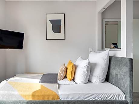 Medium Studio with Kitchenette and Balcony - Single bed