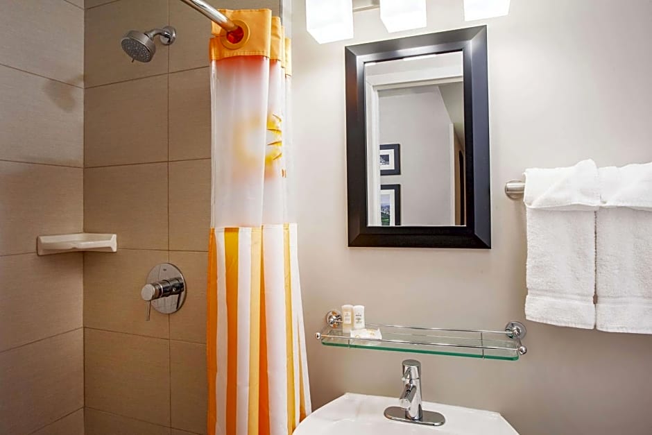 La Quinta Inn & Suites by Wyndham New York City Central Park