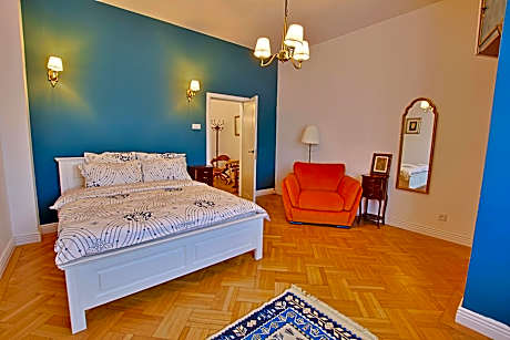 Deluxe Studio