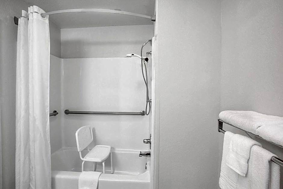 Super 8 by Wyndham Gas City Marion Area