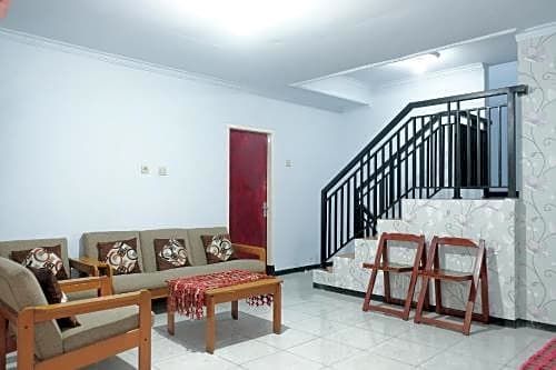 OYO 1380 Velodrome Family House Syariah