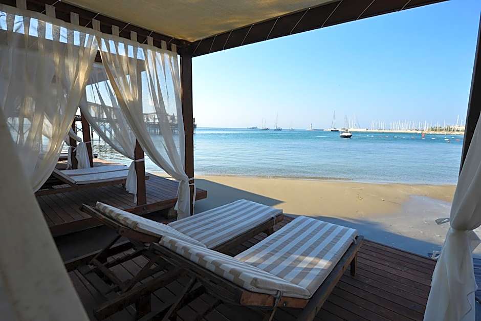 LAUR HOTELS Experience & Elegance