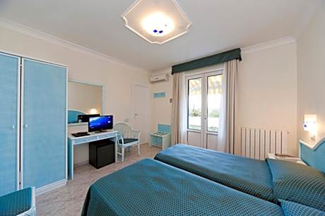 Standard Double or Twin Room - Single Use