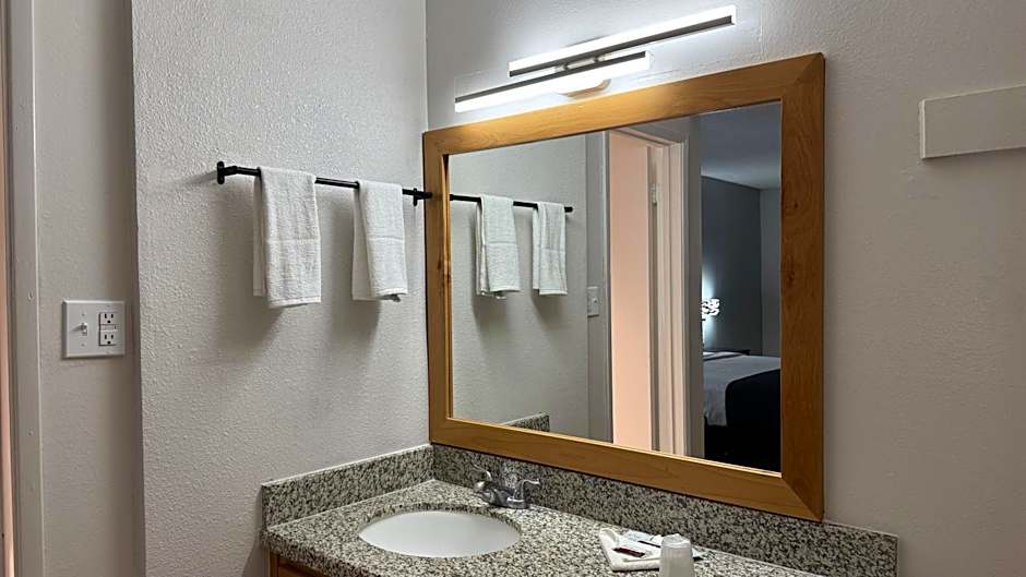 Regalodge Motel
