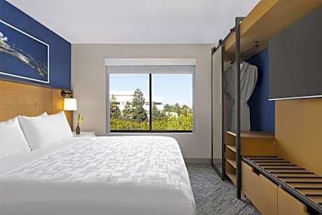 One-Bedroom King Suite