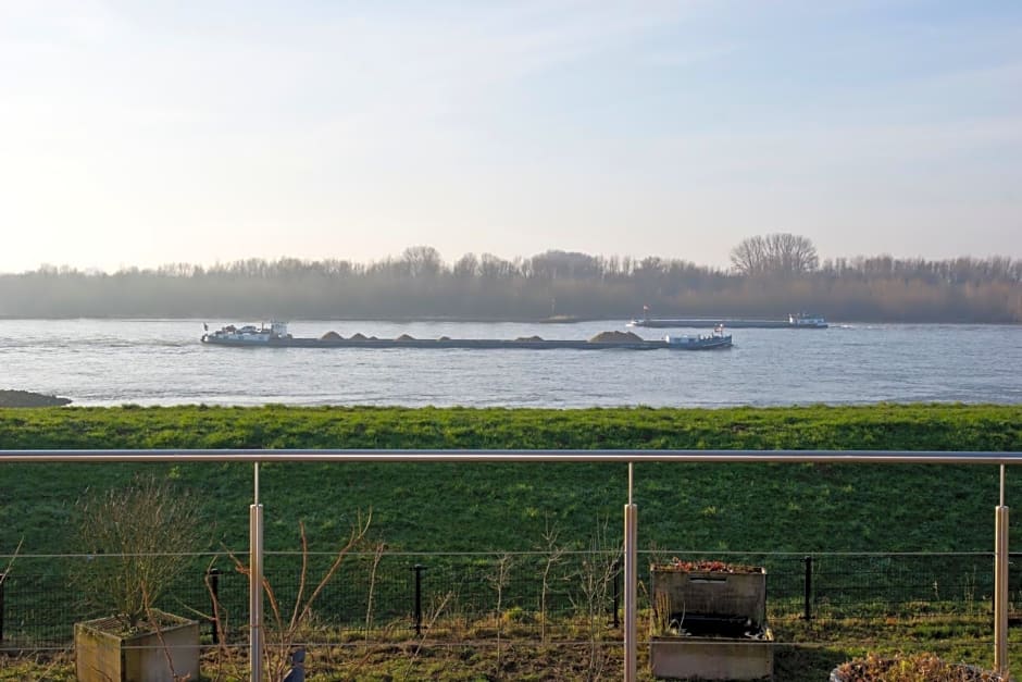 B&B Pompgebouw aan de Rijn