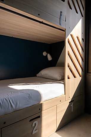 Bed in 3-Bed Mixed Dormitory Room