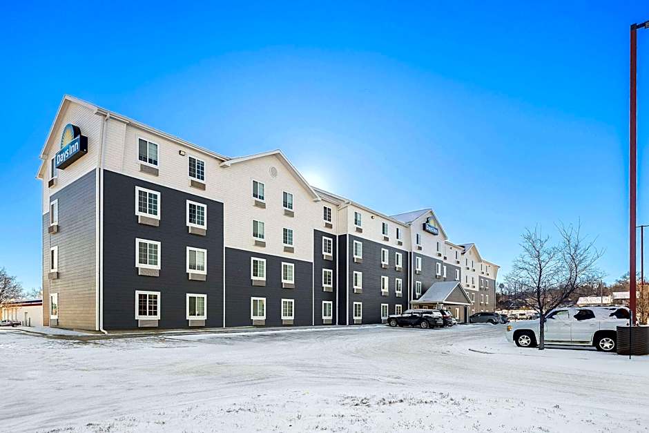 Days Inn & Suites by Wyndham Rochester South