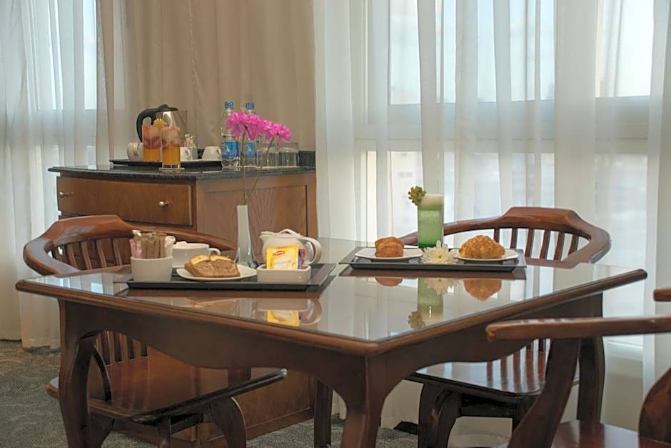 Cherry Maryski Hotel