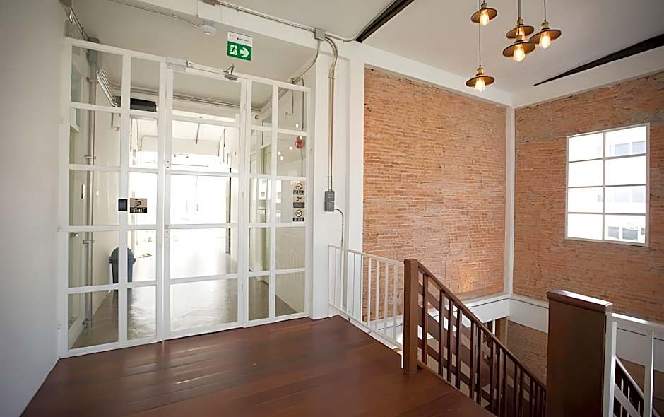 Memmoth Cafe & Hostel in Lampang