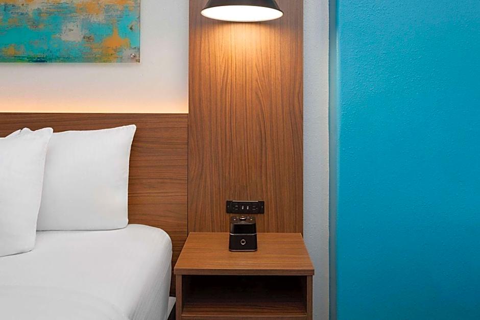 La Quinta Inn & Suites by Wyndham Angleton