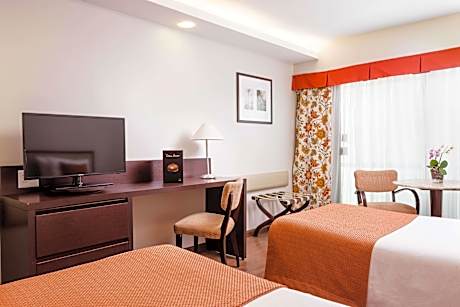 1 King Bed  Non-Smoking Superior Room Convertible Into Two Twin Beds Desk Air-Conditioned Free Wifi