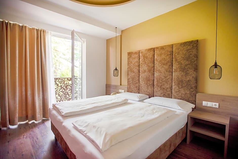 Hotel Chrys