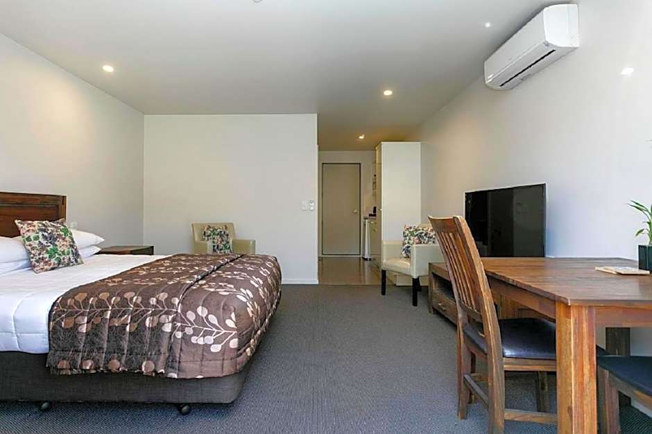 Acacia Lake View Motel