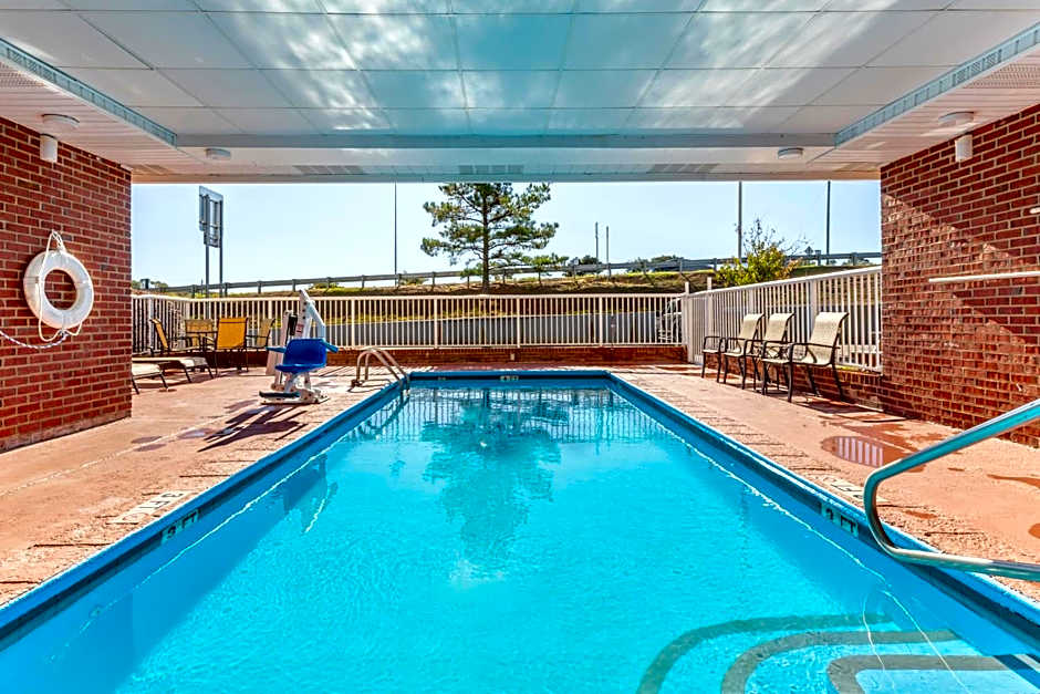 Country Inn & Suites by Radisson, Lumberton, NC