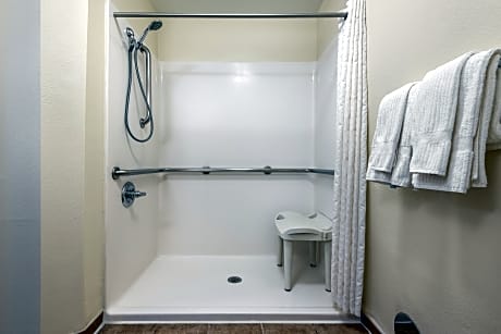 One Bedroom Suite Mobility Accessible Tub
