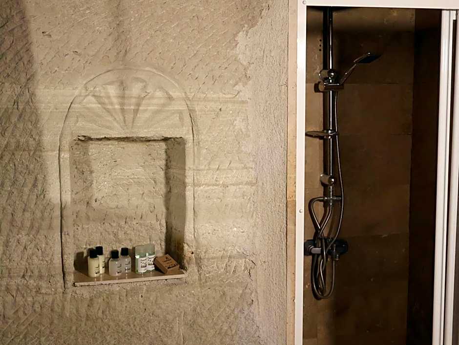 Seven Rock Cave Hotel