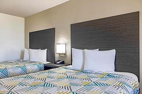 Queen Room with Two Queen Beds - Smoking