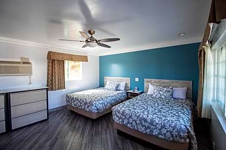 Queen Room with Two Queen Beds and Kitchen - Non-Smoking