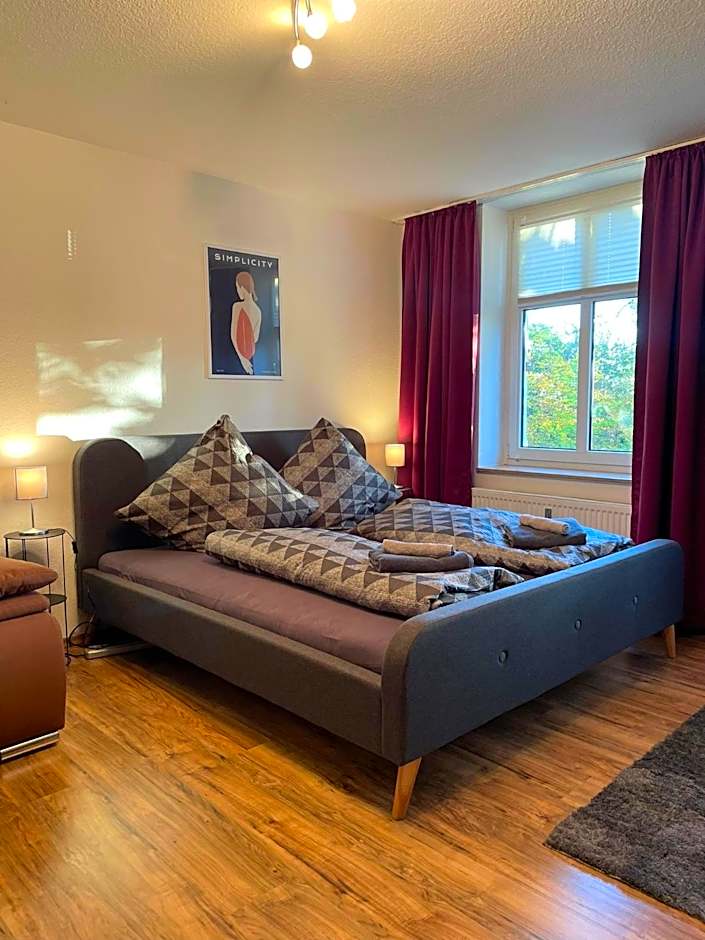 Residenz am Kurpark - Ferienwohnungen in zentraler Lage I Privatparkplatz