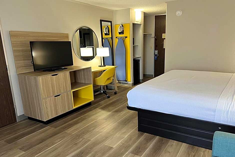 Days Inn by Wyndham Norman
