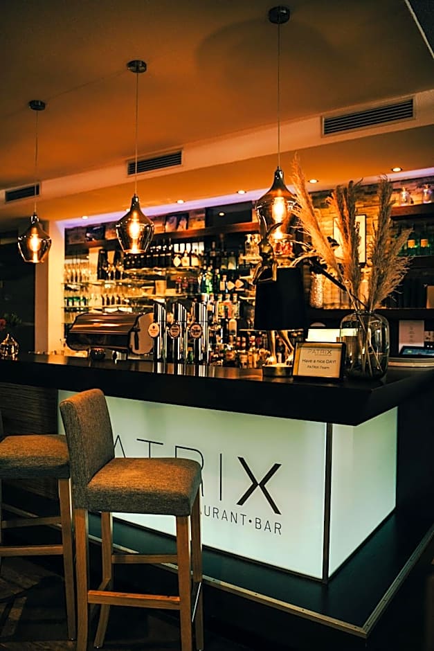 Patrix Hotel, Restaurant, Bar