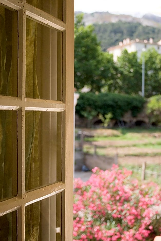 A l'ombre du clocher