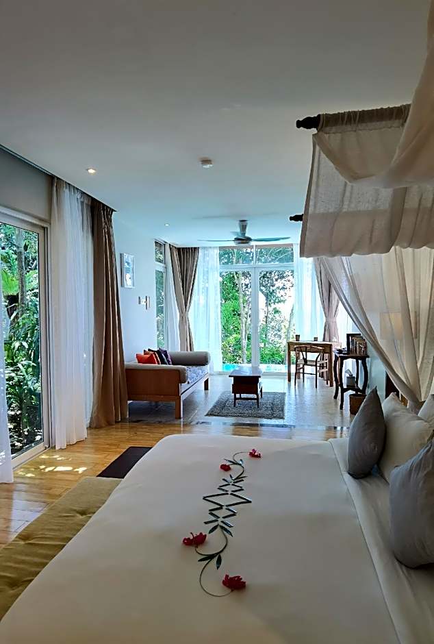 Ambong Pool Villas - Private Pool