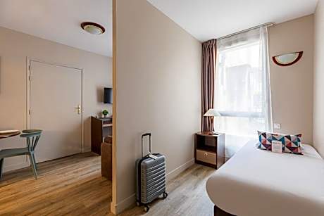 Large Triple Studio (3 Single Beds)