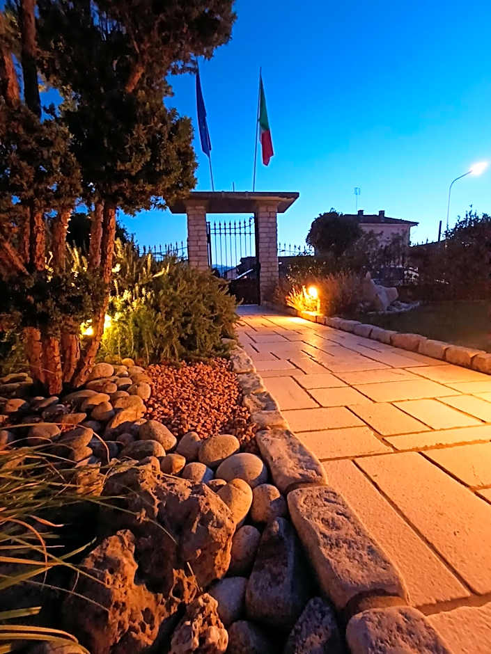 Eremes Rooms & Apartments