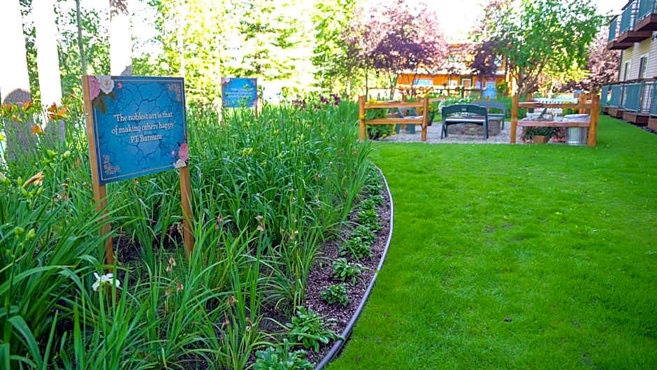 Pike's Waterfront Lodge