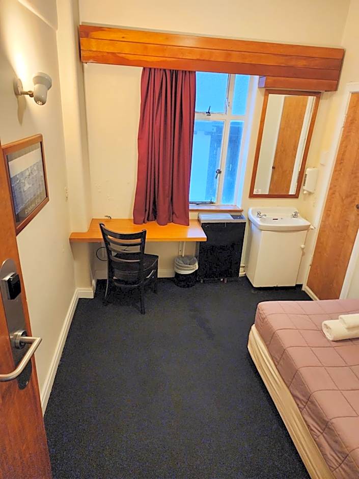 Hotel Waterloo & Backpackers