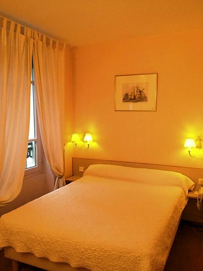 Hotel Paris Vesinet -ex Auberge des 3 Marches