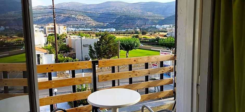 Cleo Rooms 250m from the beach