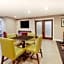 La Quinta Inn & Suites by Wyndham Detroit Utica