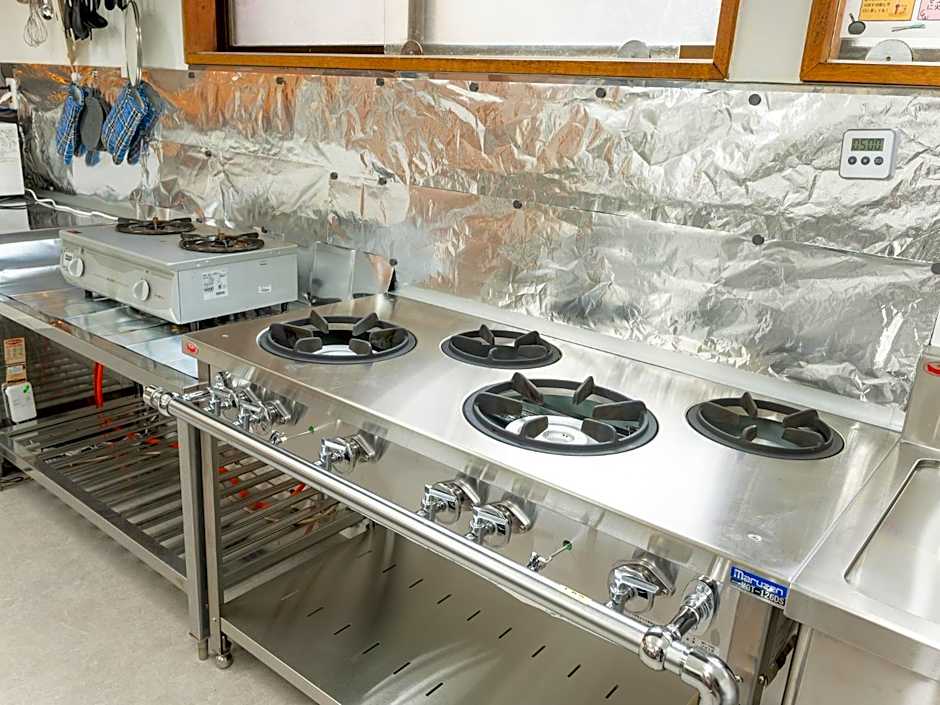 Hütte Jil Shirakabako at 1,400m